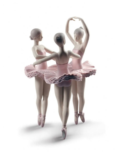 фигурка трех танцовщиц в позе балета